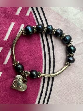 Women’s Black Pearl Heart Charm Bracelet - Elegant Beaded Stretch Bracelet